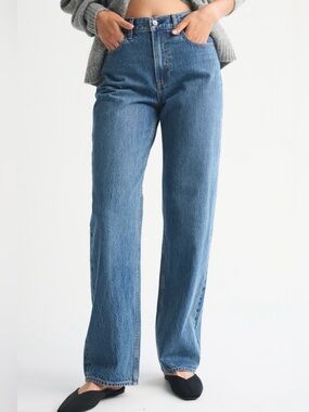 ABERCROMBIE NWT High Rise Loose Jeans 32 Short